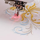 Ce pied de broderie Droplight avec pointeur DÉL aide à se guider dans les projets de couture.