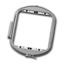 Utilisez ce cerceau de broderie carré de 9,5 po x 9,5 po avec votre appareil mobile et l'application mobile My Design Snap pour un placement parfait lorsque vous travaillez sur vos motifs de broderie.