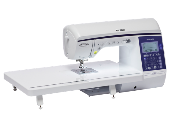 Machine à coudre et à courtepointe La styliste NQ900, de la série Q, avec 240 points de couture intégrés et la fonctionnalité Mon point personnalisé (My Custom Stitch) exclusive à Brother.